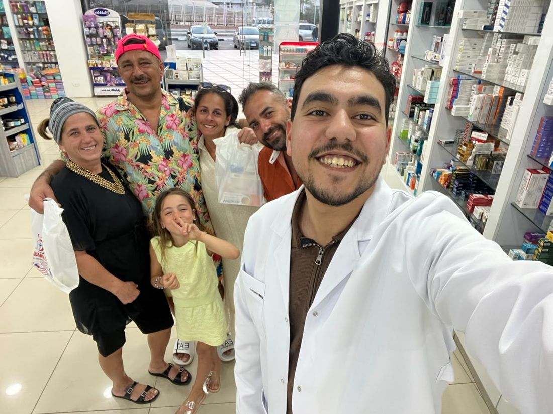 A visiting family with our pharmacist